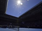 VÝHE. Marn se tenisté ukrývali ped ostrým sluncem v Melbourne.