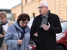 Prezidentsk� kandid�t Ji�� Draho� s man�elkou Evou po p��jezdu do Ostravy. (16....