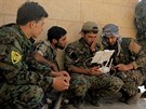 Bojovníci Syrských demokratických sil (SDF) v Rakce. (17. íjna 2017)