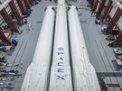 Falcon Heavy na mysu Canaveral ped pepravou k ramp v prosinci 2017. Je...