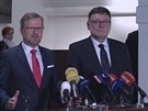 Petr Fiala a Zbynk Stanjura na tiskov konferenci v Poslaneck snmovn