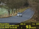�idi��, kte�� jeli silnic� p�ed Horom��icemi v�ce ne� 90 kilometr� za hodinu,...