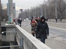Libeňský most je kvůli havarijnímu stavu uzavřen, přecházet mohou jen chodci a...