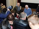 Ji�� Draho� na radnici v Jablunkov� p�i setk�n� s tamn�mi obyvateli.