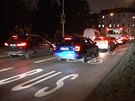 Vrchlickho ulice v Praze 5. Typick msto, kde idii aut jezd ve pikch i...
