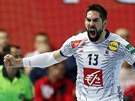 Nikola Karabatic z Francie oslavuje gól.