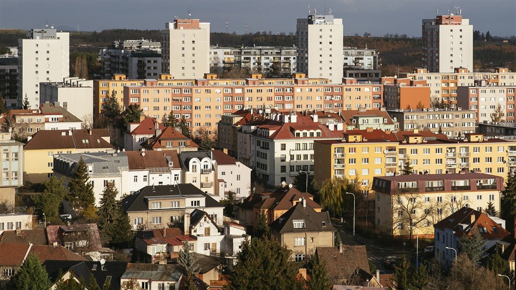 V sou�asné dob� je u nás asi 75 000 SVJ a p�ibli�n�  8 000 bytových dru�stev....