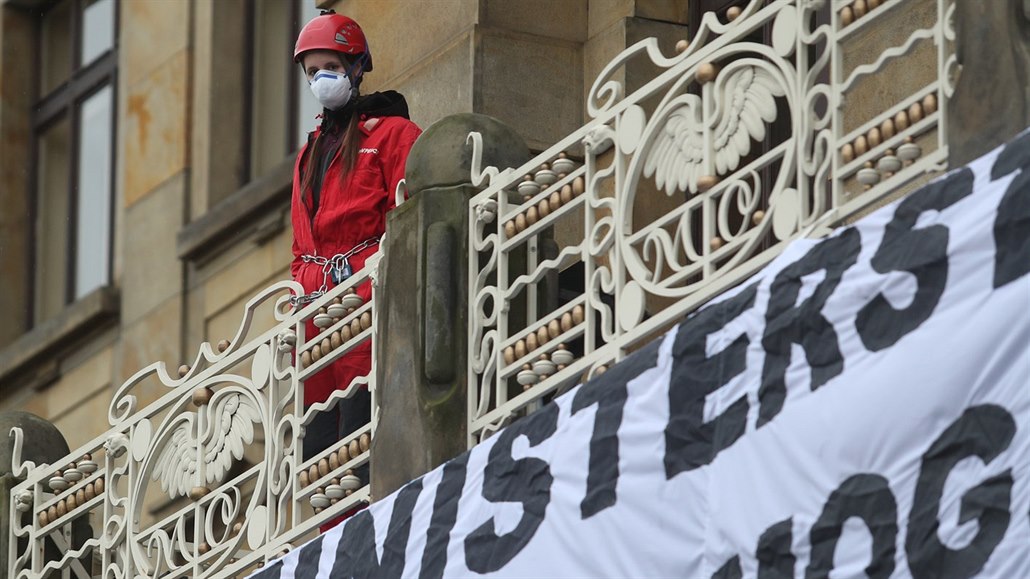Akce Greenpeace proti ministru pr�myslu a obchodu (16. ledna 2018).