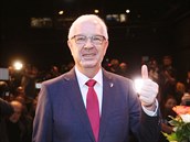 Kandidát Jiří Drahoš se v pražském volebním štábu raduje z postupu do druhého...
