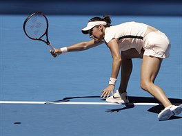 Caroline Garciaov bouje ve druhm kole Australian Open.