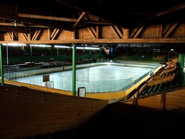 Mezitím byl v roce 2000 stadion prohláen kulturní památkou. Nájemcem bylo...