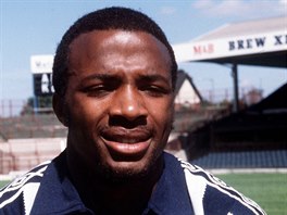 Cyrille Regis v dresu West Bromwiche