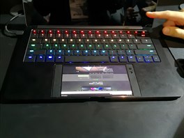 Razer Phone dokovací laptop Project Linda na veletrhu CES v Las Vegas