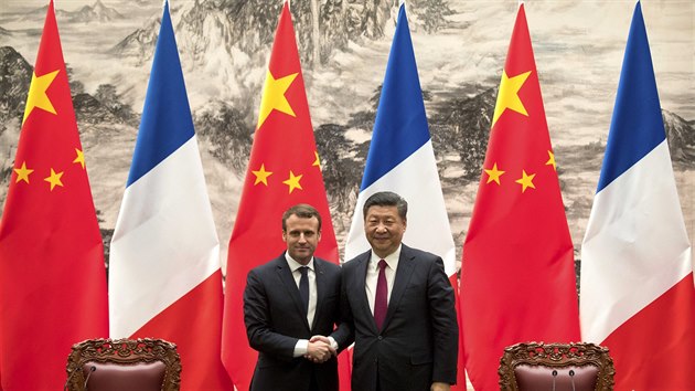 Francouzsk prezident Emmanuel Macron (vpravo) a nsk prezident Si in-pching v Pekingu (9. ledna 2018)