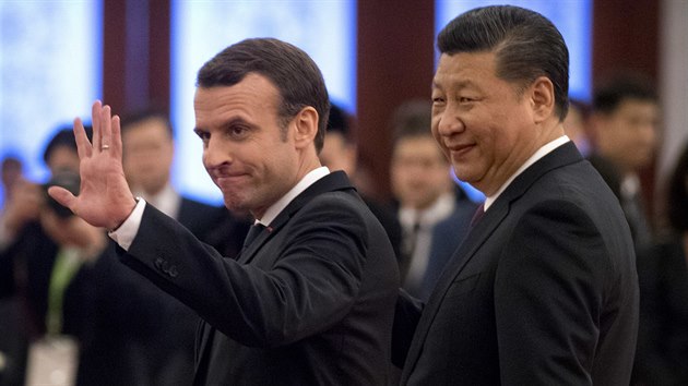 Francouzsk prezident Emmanuel Macron (vpravo) a nsk prezident Si in-pching v Pekingu (9. ledna 2018)