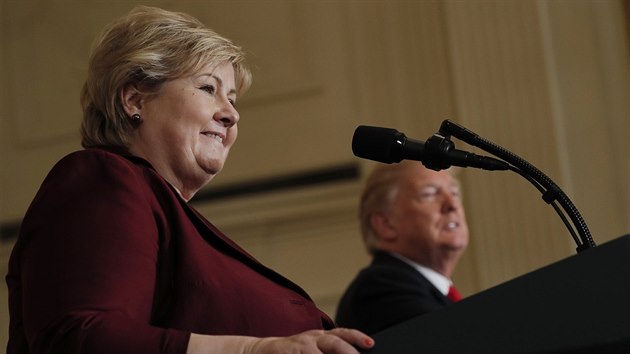 Norsk premirka Erna Solbergov s Donaldem Trumpem v Blm dom (10. ledna 2018)