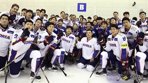 Jihokorejt hokejist na setkn s prezidentem Mun e-in (17. ledna 2018)