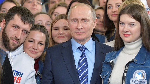 Ruský prezident Vladimir Putin v Moskvě mezi dobrovolníky své kampaně (10. ledna 2018)