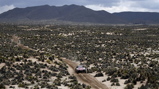 Carlos Sainz v sedmé etapě Rallye Dakar.