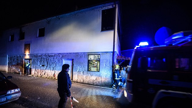 Nejmn osm mrtvch a 38 zrannch, z toho devt vn, si podle posledn bilance vydal sobotn por v komunitnm centru v severnm Portugalsku. (14. 1. 2018)