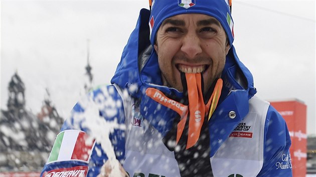 Ital Federico Pellegrino bouliv oslavuje sv prvenstv ve sprintu v Dranech.