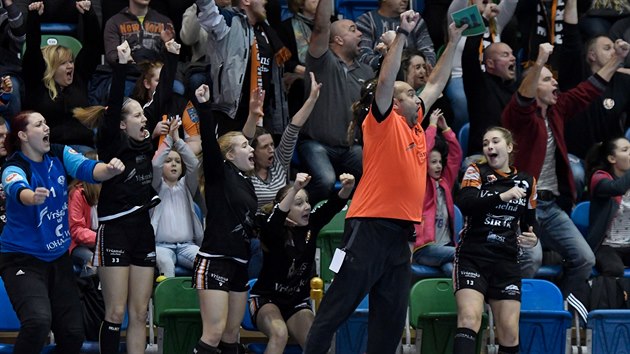 Mosteckou lavi�ku zachv�tila euforie.