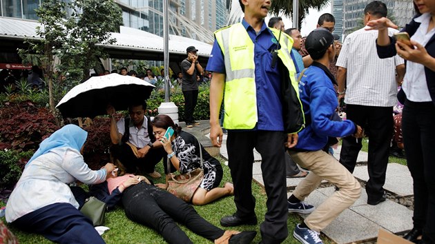 Zřícené patro si v Jakartě vyžádalo desítky zraněných (15. ledna 2018).