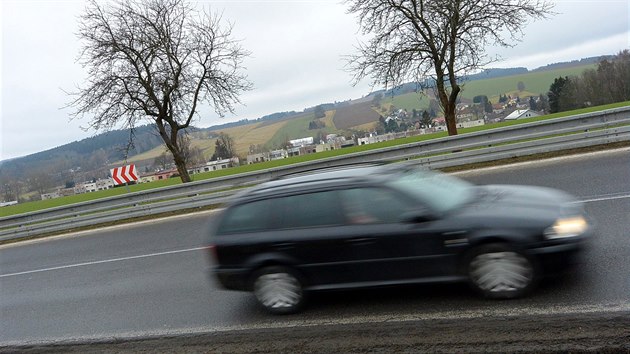 Silnii zaali jako v jednom z prvnch kraj systematicky instalovat nov typ svodidel.