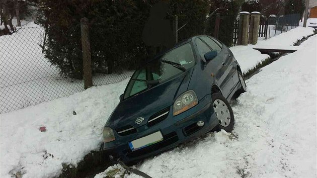 Zpotoka vRadimi hasii vytahovali osobn automobil. (18.1.2018)