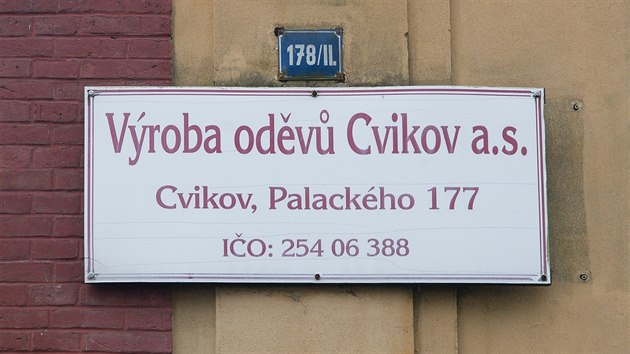 Bvala tkalcovna ve Cvikov ohroovala lidi, dlnci se pustili do demolice.