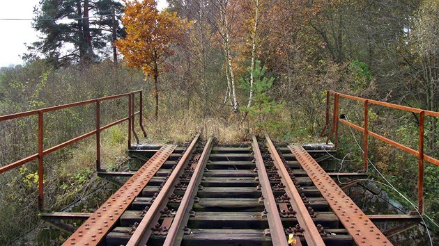 Most přes Mladotický potok na zaniklé železniční trati Kralovice - Mladotice v Plzeňském kraji.