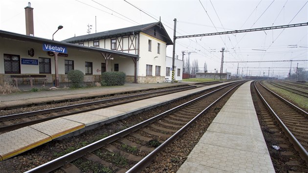 Vlakové nádraží ve Všetatech na Mělnicku. (leden 2018)