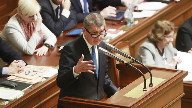 Premir Andrej Babi hovo na ternm jednn Poslaneck snmovny, kter by mla hlasovat o vysloven dvry vld. (16. ledna 2018)
