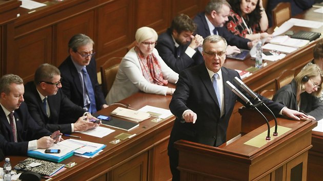 Miroslav Kalousek hovo na ternm jednn Poslaneck snmovny, kter by mla hlasovat o vysloven dvry vld. (16. ledna 2018)