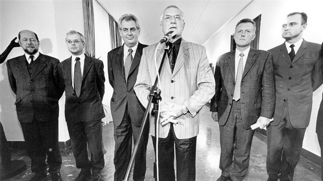 Miloš Zeman a Václav Klaus na tiskové konferenci v roce 1999