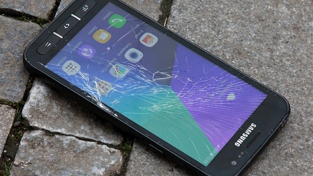 Test odolnosti smartphonu Samsung Galaxy Xcover 4