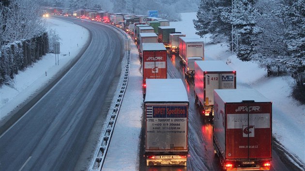 Kolona kamion u jihlavskho pivade na D1. (17.1. 2018)