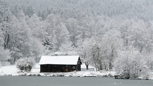 V Jihlav v noci z ter na stedu napadlo pes deset centimetr novho snhu....