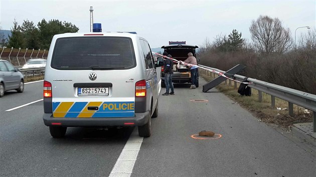 Chodce na dlnici D5 srazil kamion, mu na mst zemel. (15.1.2018)