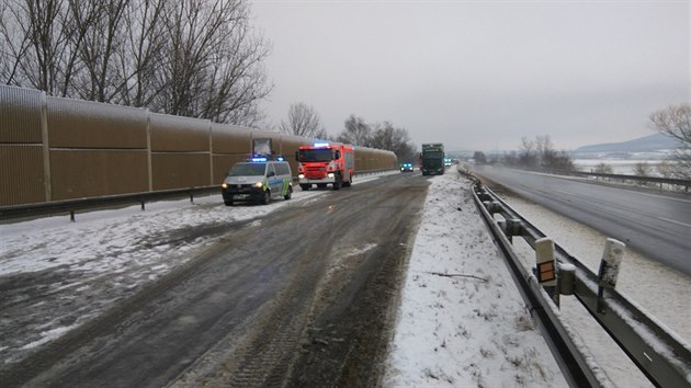 Dlnici D10 uzavela nehoda kamionu (16.1.2018)