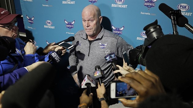 Steve Clifford se po esti tdnech vrac do funkce trenra Charlotte.