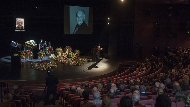 Několik stovek lidí přišlo na poslední rozloučení se známým slovenským hercem Mariánem Labudou, které se konalo 12. ledna 2018 v budově Slovenského národního divadla v Bratislavě.
