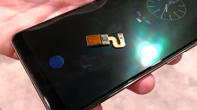 Smartphone Vivo se tekou otisk prst v displeji