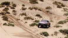 Carlos Sainz v osmé etapě Rallye Dakar.