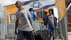Vtina adatel o azyl ije v detenním zaízení Holot v Negevské pouti.