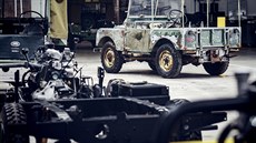 Pedprodukní prototyp Land Roveru, který automobilka pedstavila v roce 1948,...
