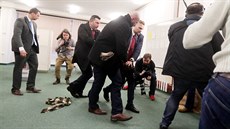 Proti polonahé aktivistce zakroila Zemanova ochranka. (12. ledna 2018)