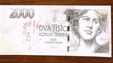 eská národní banka pedvedla zabavené padlky eských bankovek. (11. ledna...
