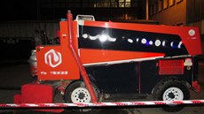 Kv�li poru�e na rolb� evakuovali ze zimního stadionu v Hradci Králové diváky....