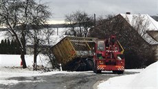 Na Píbramsku havarovalo auto s chemikáliemi, lidé mají zákaz vtrání....